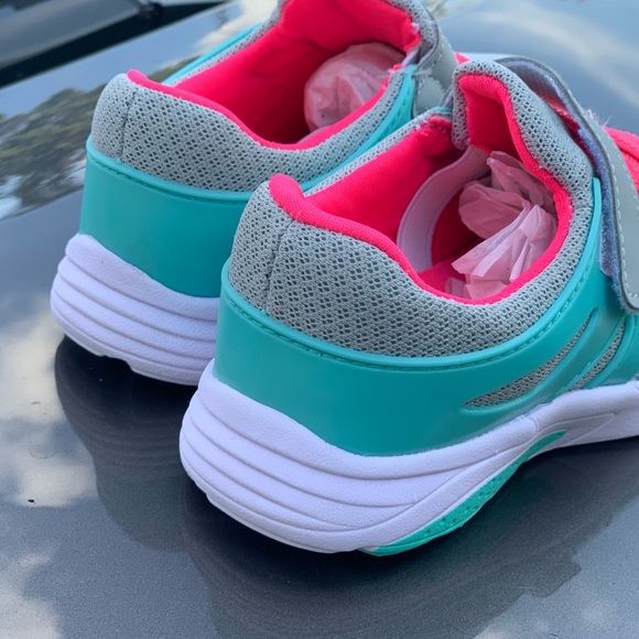 Girls Athletics Lightweight Shoe Kids Sneakers New - Picture 4 of 8